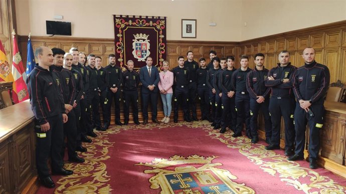 Los catorce bomberos que se han incorporado a la plantilla de Palencia.