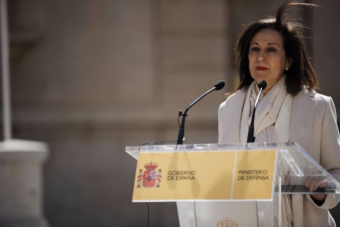 La ministra de Defensa, Margarita Robles, interviene durante el acto de despedida del contingente ucraniano, en la Academia de Infantería de Toledo