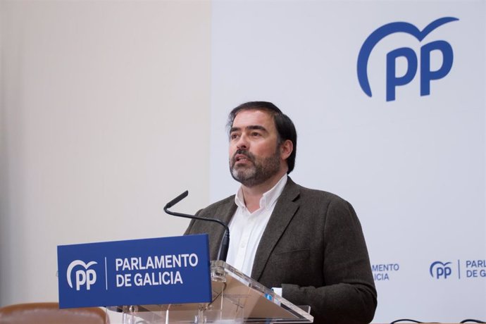 O viceportavoz parlamentario do PPdeG Alberto Pazos en rolda de prensa