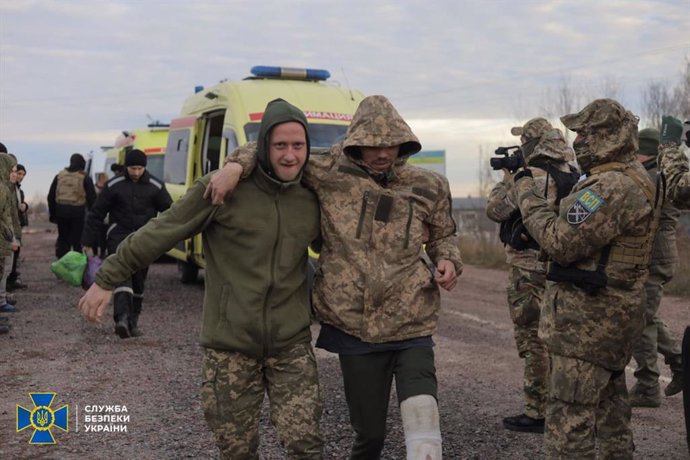 Archivo - December 1, 2022: These images show some of the 50 Ukrainians captured by Russia being released and returning to their homeland on Thursday (01December2022).. .Among those released were some of those who defended the Azovstal steelworks in Mar