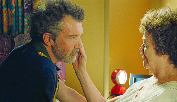 El poeta Joaquín Pérez Azaustre presenta la película Dolor y Gloria a propuesta del CAL y de la Filmoteca de Andalucía