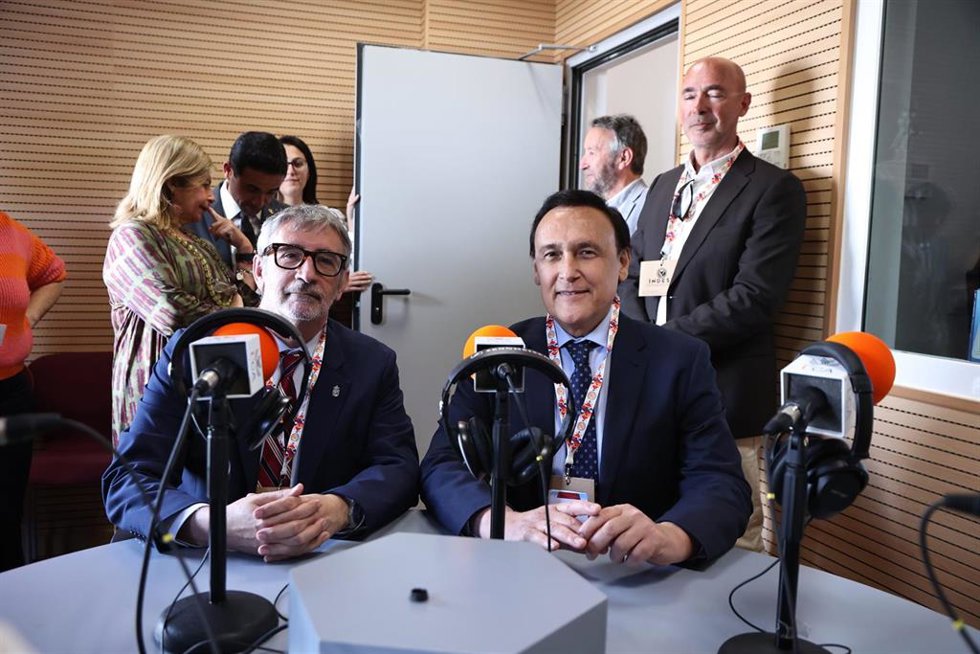 El rector de la UCA, Francisco Piniella, y el consejero de Universidad, Investigación e Innovación, José Carlos Gómez Villamandos, en una visita al campus de Jerez
