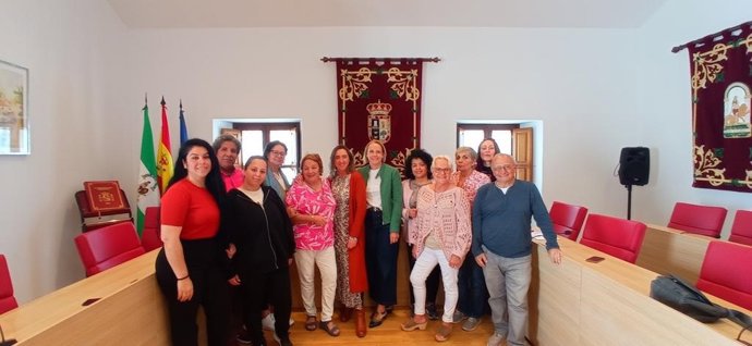 Voluntarios que colaboran en la iniciativa social 'Ropero Solidario'.