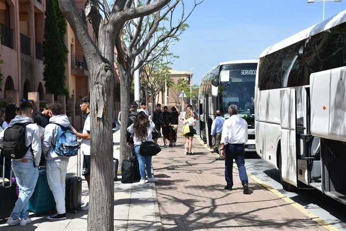 Llegada de los estudiantes portugueses a Punta Umbría (Huelva).