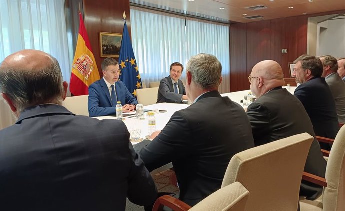 Archivo - Reunión del ministro de Industria, Comercio y Turismo, Héctor Gómez, con distintas asociaciones del sector de la automoción española.