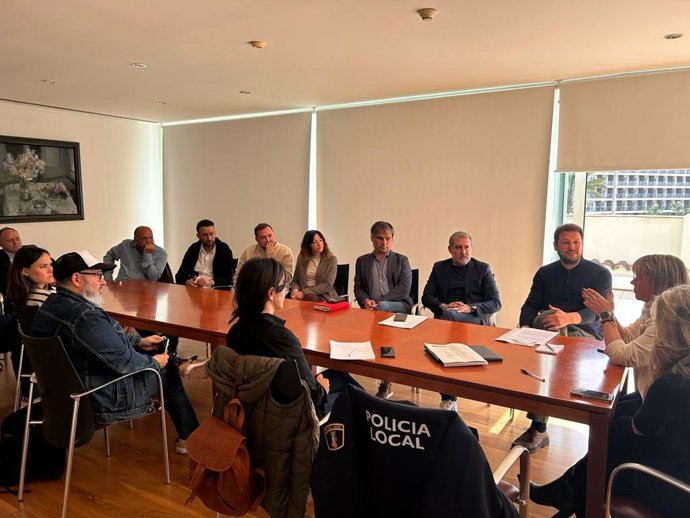 Turismo Alicante y promotores trabajan en un convenio para agilizar trámites y coordinar festivales