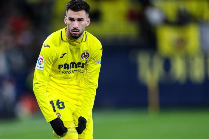 Archivo - Alex Baena of Villarreal gestures during the Santander League match between Villareal CF and Getafe CF at the La Ceramica Stadium on February 27, 2023, in Castellon, Spain.