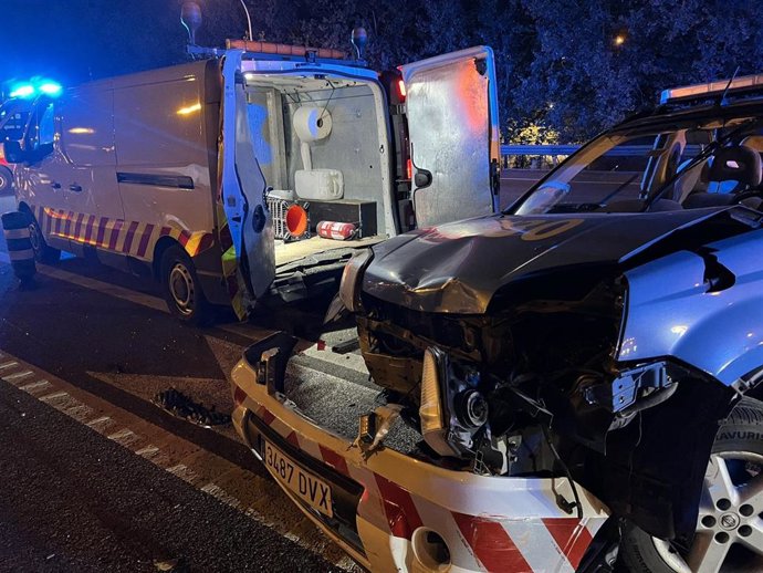 Un herido grave y tres leves tras chocar un turismo con vehículos de Madrid Calle 30 que señalizaban unos trabajos