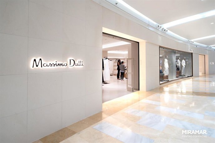 De las nuevas aperturas ha destacado la de Massimo Dutti, situada en la planta alta, que además de actualizar su imagen ha aumentado superficie.