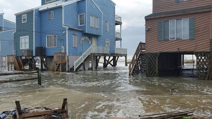 Inundaciones costeras en Outer Banks, Carolina del Norte.