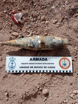 La Armada neutraliza un cohete contra-carro que fue hallado en aguas de Melilla