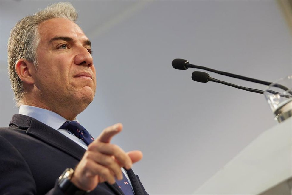 Archivo - El coordinador general y director de campaña del Partido Popular (PP), Elías Bendodo, comparece en rueda de prensa