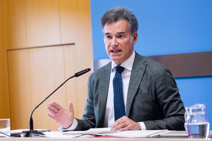 El consejero de Urbanismo y Equipamientos, Víctor Serrano