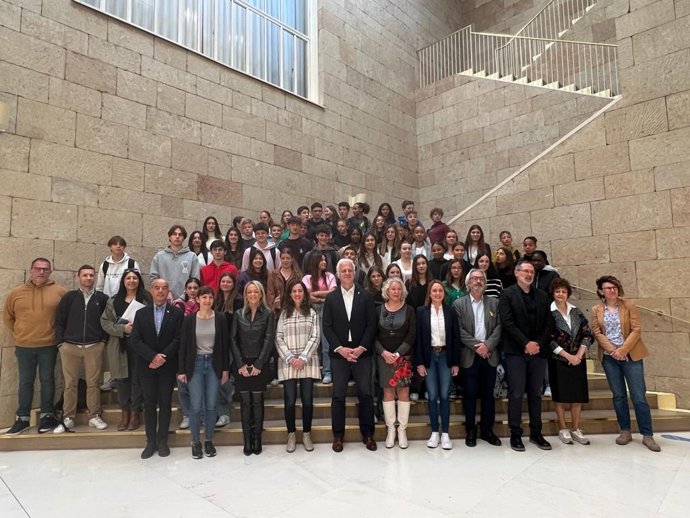 Cerca de 100 estudiantes franceses de las ciudades hermanadas Dax y Libourne visitan estos días Logroño