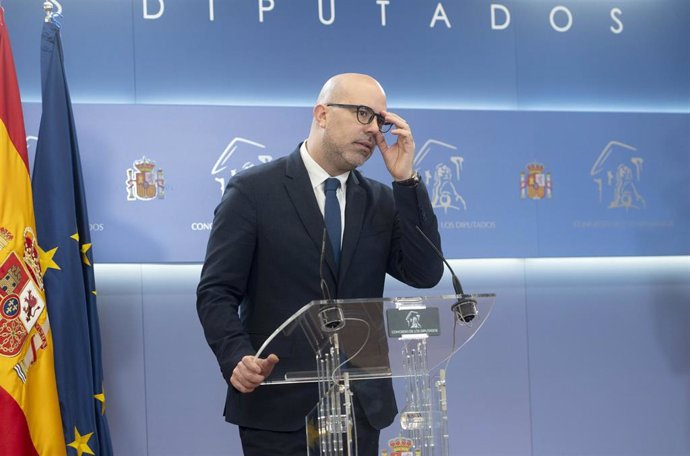 El diputado del PDeCAT Genís Boadella durante una rueda de prensa anterior a la reunión de la Junta de Portavoces