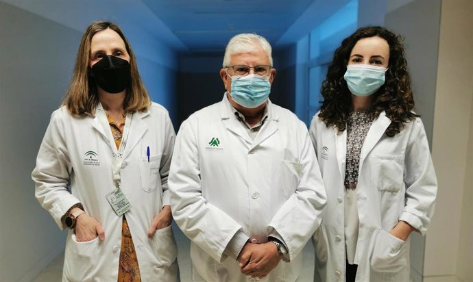 La Residente Del Hospital De Valme, Belén Civico, Galardonada Por La Academia Española De Dermatología En La Reunión Anual Celebrada En Andalucía