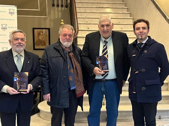 Los libros del padre Cué mantienen su liderazgo en ventas de la Semana Santa 76 años después de su salida.