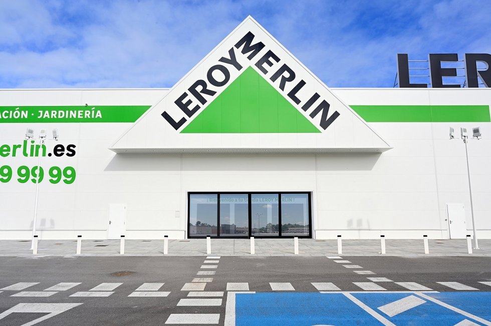 Archivo - Fachada de una tienda de Leroy Merlin.