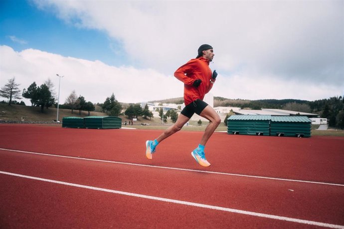 El atleta de ASICS Mo Katir en el Chojo Camp Europa, el centro de entrenamiento en altitud de la multinacional japonesa de material deportivo en Font-Romeu (Francia).