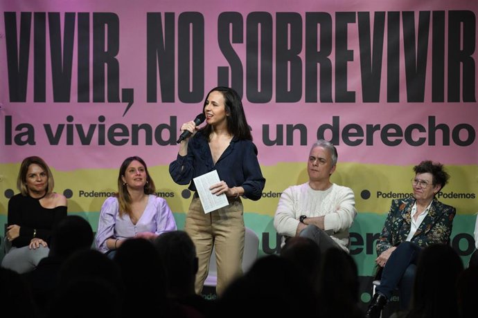 La secretaria general de Podemos y ministra de Derechos Sociales y Agenda 2030, Ione Belarra, interviene durante el acto de su partido Vivir no sobrevivir. La vivienda es un derecho, en la sede de Podemos, a 12 de marzo de 2023, en Madrid (España).