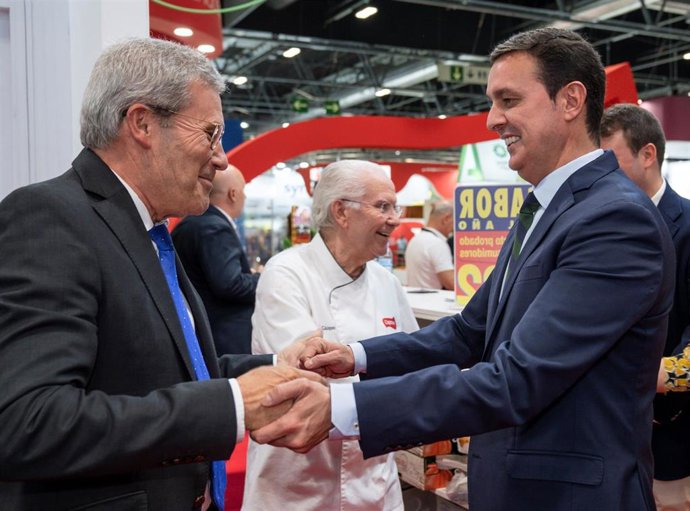 Archivo - Pedro Caparrós y Javier A. García en la última edición de Fruit Attraction