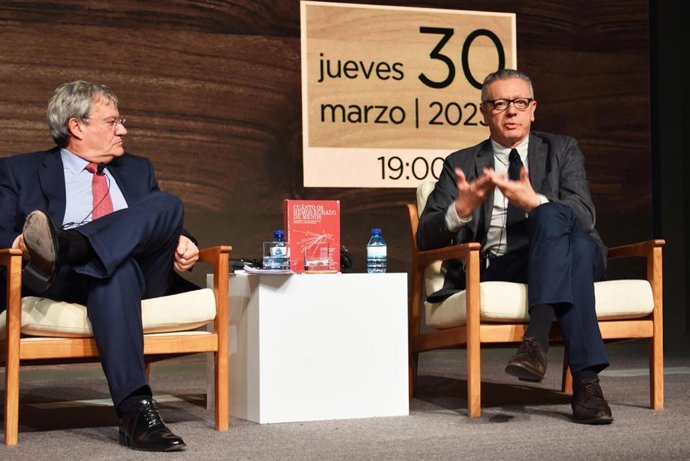 Alberto Ruiz-Gallardón en un evento para conmemorar la ley para conceder la nacionalidad a judíos sefardíes.