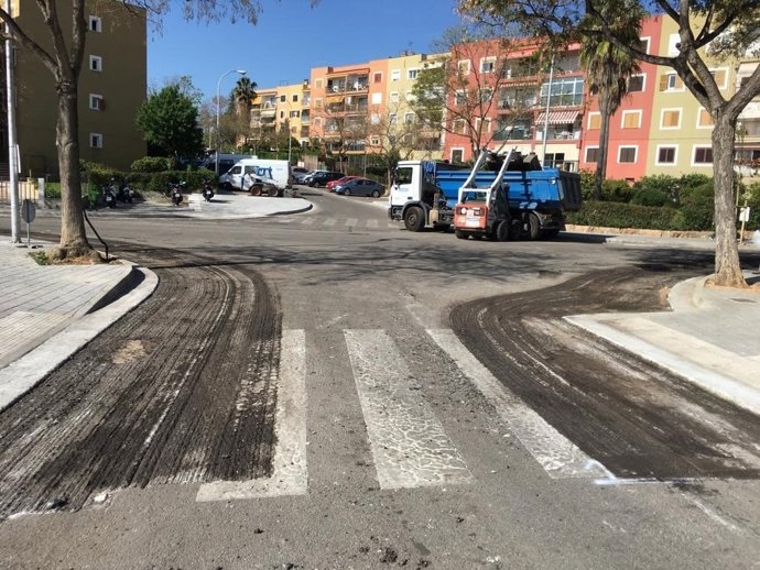 Obras en el pavimiento del barrio de Los Almendros