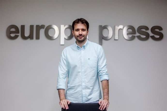 Archivo - El coordinador autonómico de Podemos Murcia, Javier Sánchez Serna, posa tras una entrevista con Europa Press, en la sede de la agencia, a 17 de agosto de 2022, en Madrid (España).