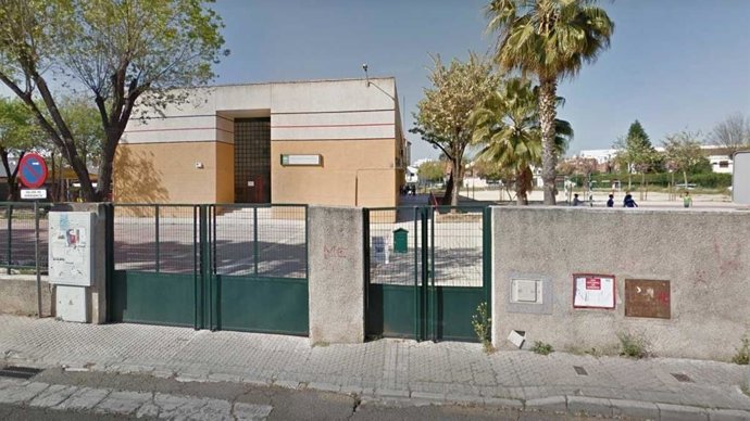 Archivo - Vista exterior del CEIP Santa Clara.