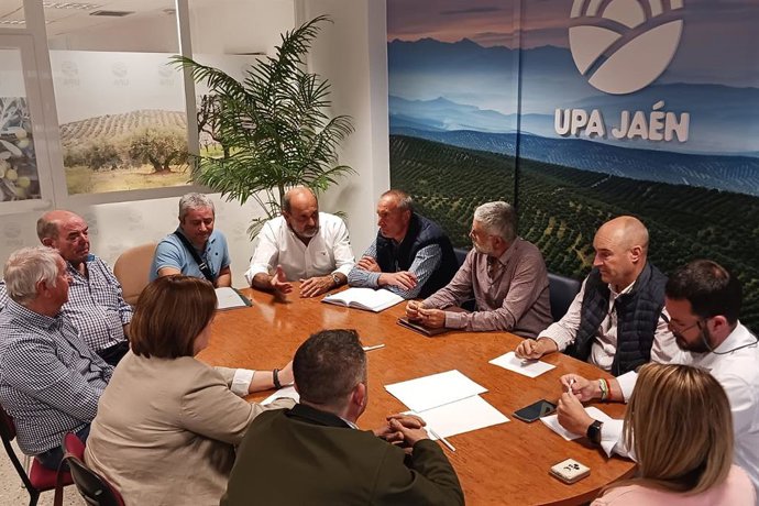 Reunión con regantes del Guadalbullón.