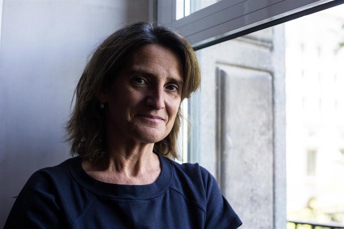 Archivo - La vicepresidenta cuarta del Gobierno y ministra para la Transición Ecológica, Teresa Ribera, posa tras una entrevista con Europa Press en la sede del Ministerio, en Madrid (España) a 4 de agosto de 2020.