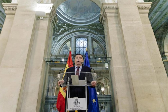 Archivo - El ministro de Agricultura, Pesca y Alimentación, Luis Planas,