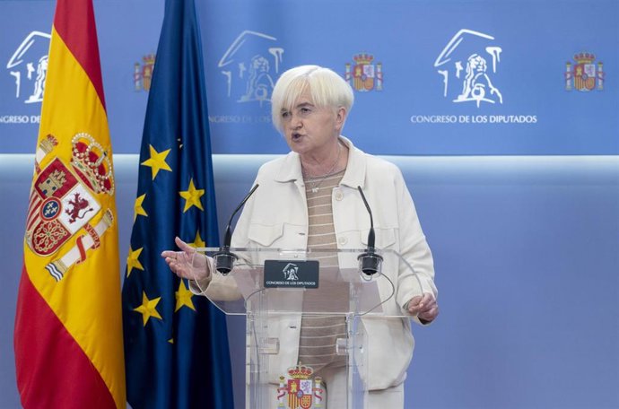 La secretaria general del Grupo Socialista en el Congreso, Isaura Leal, durante una rueda de prensa posterior a la reunión de la Junta de Portavoces, en el Congreso de los Diputados, a 11 de abril de 2023, en Madrid (España).