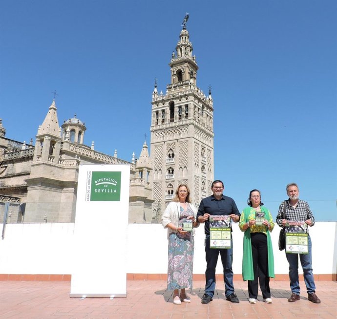 Presentación del VI Encuentro Senderistas Peñaflor en la Casa de la Provincia de Sevilla.
