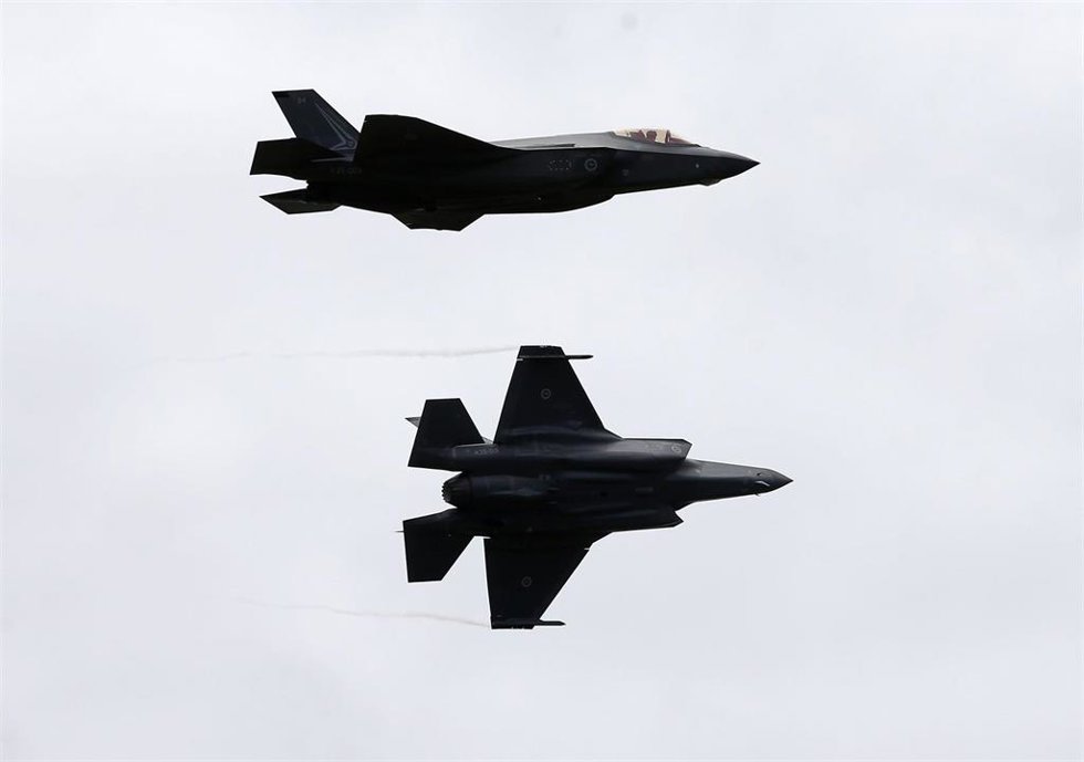 Archivo - Dos aviones de combate modelo F-35