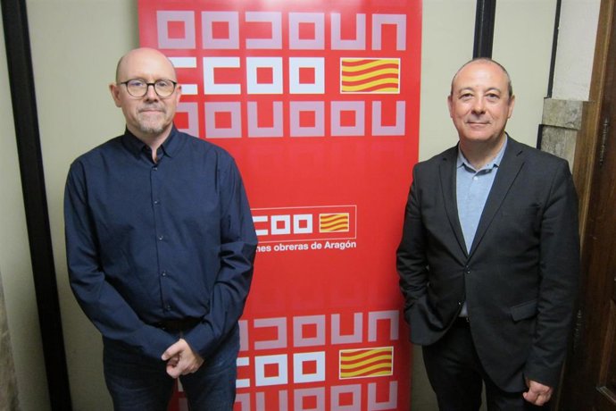 El secretario general de CCOO Aragón, Manuel Pina, y el secretario confederal de Protección Social y Políticas Públicas de CCOO, Carlos Bravo.