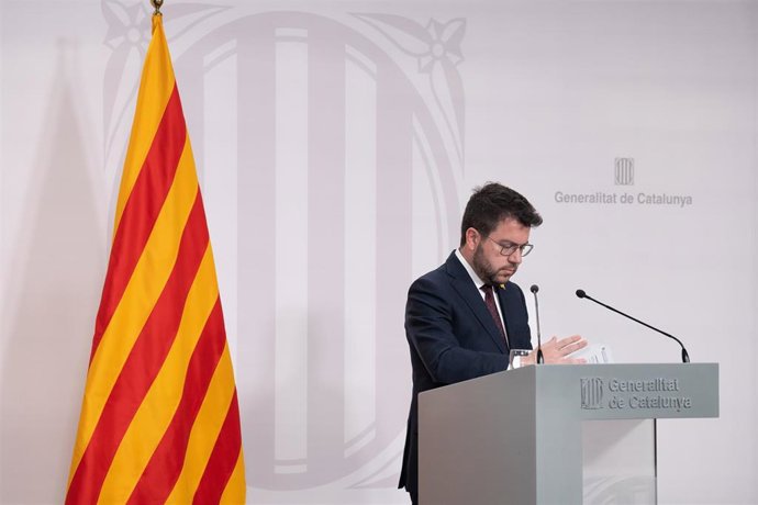 El presidente de la Generalitat de Catalunya, Pere Aragons, interviene durante una rueda de prensa tras el Consell Executiu, en el Palau de la Generalitat, a 11 de abril de 2023, en Barcelona, Catalunya (España). Aragons ha anunciado que convocará deb