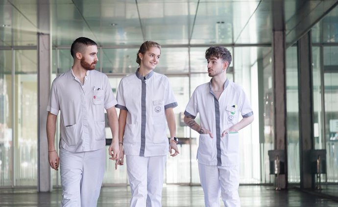 Archivo - Alumnado de la Facultad de Ciencias de la Salud de la UPNA en el Hospital Universitario de Navarra.