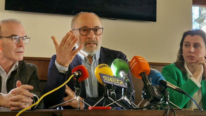 El exalcalde de Ourense y candidato a la Alcaldía, Francisco Rodríguez, en una rueda de prensa