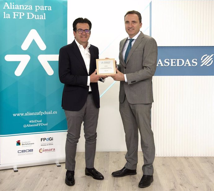 El senior project manager en la Fundación Bertelsmann, Juan José Juárez, y el director general de Asedas, Ignacio García Magarzo