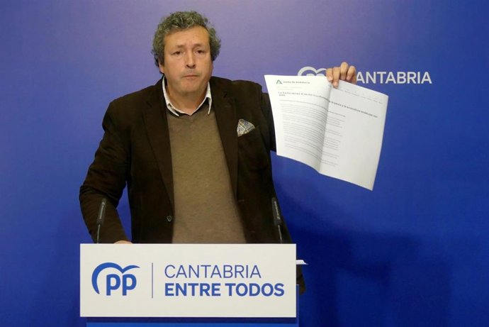 El portavoz del PP de Cantabria, Íñigo Fernández, pide un plan de apoyo para el sector conservero ante "el abandono total" del Gobierno regional