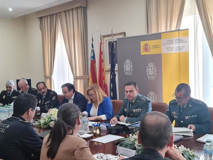 La subdelegada del Gobierno en Alicante, Araceli Poblador, en la reunión de la coordinación de seguridad de la Romería de la Santa Faz.