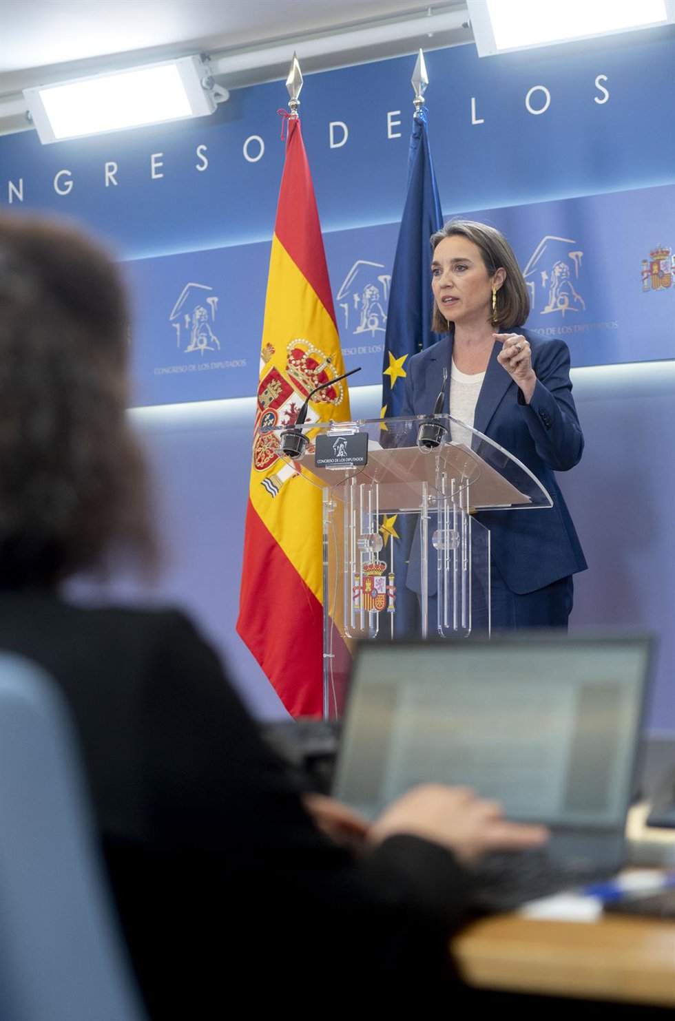 La portavoz del PP en el Congreso, Cuca Gamarra, durante una rueda de prensa posterior a la reunión de la Junta de Portavoces, en el Congreso de los Diputados, a 11 de abril de 2023, en Madrid (España).