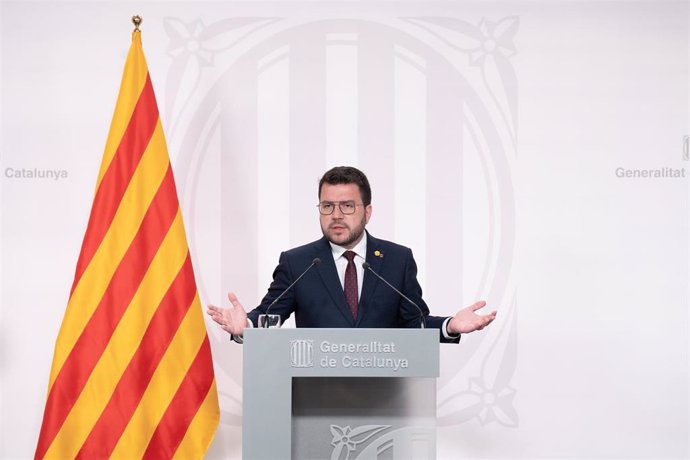 El presidente de la Generalitat de Catalunya, Pere Aragons, interviene durante una rueda de prensa tras el Consell Executiu, en el Palau de la Generalitat, a 11 de abril de 2023, en Barcelona. 