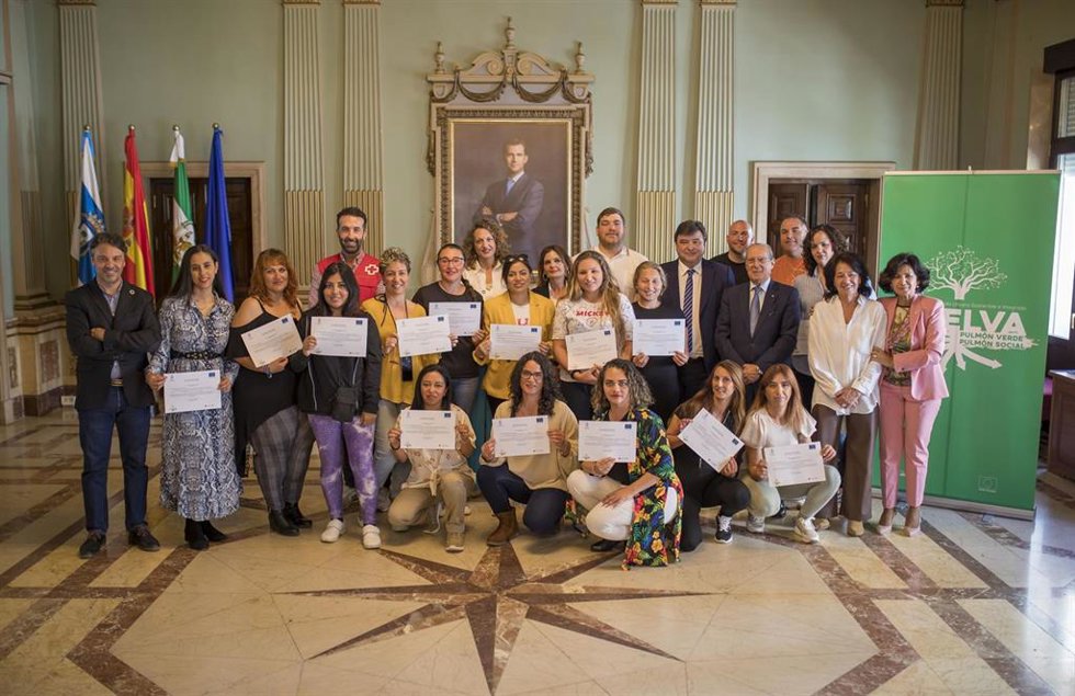 Un total de 23 alumnos de los cursos Edusi reciben el diploma que acredita su certificación profesional.