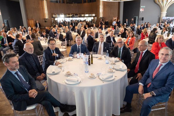 El presidente de la Xunta, Alfonso Rueda, participa en el Foro La Región.