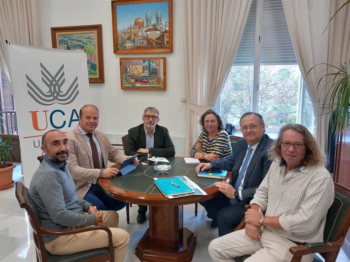 La Junta apuesta por la colaboración público-privada para potenciar los esteros de la Bahía