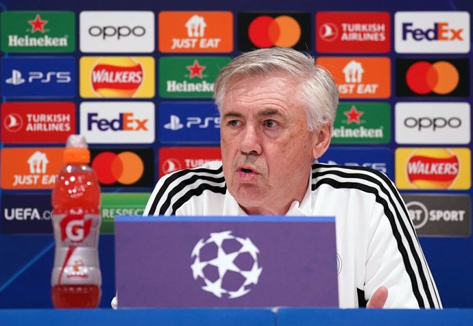 Archivo - 20 February 2023, United Kingdom, Liverpool: Real Madrid manager Carlo Ancelotti attends during a press conference for the team at the Anfield, ahead of Tuesday's UEFA Champions League round of 16 first leg soccer against Liverpool. Photo: Pet
