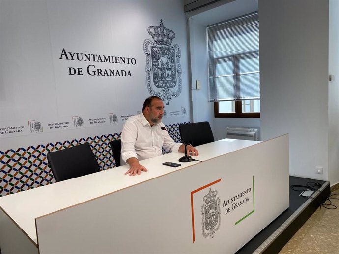 Francisco Puentedura, en rueda de prensa en el Ayuntamiento de Granada