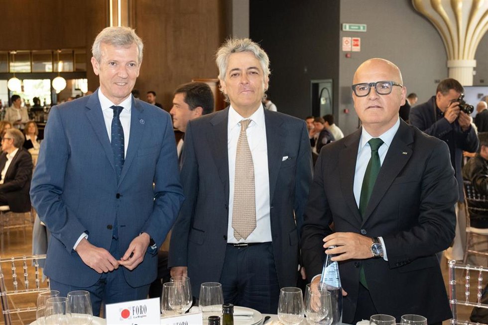 El presidente de la Xunta, Alfonso Rueda, participa en el foro La Región, presentado por el presidente de la Diputación Provincial de Ourense, Manuel Baltar